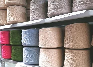 Встречаем весну с бобиной пряжи от бренда Loro Piano;Получили 100% лён,шёлк,шёл туссан,также еще немного мериноса с полиамидом